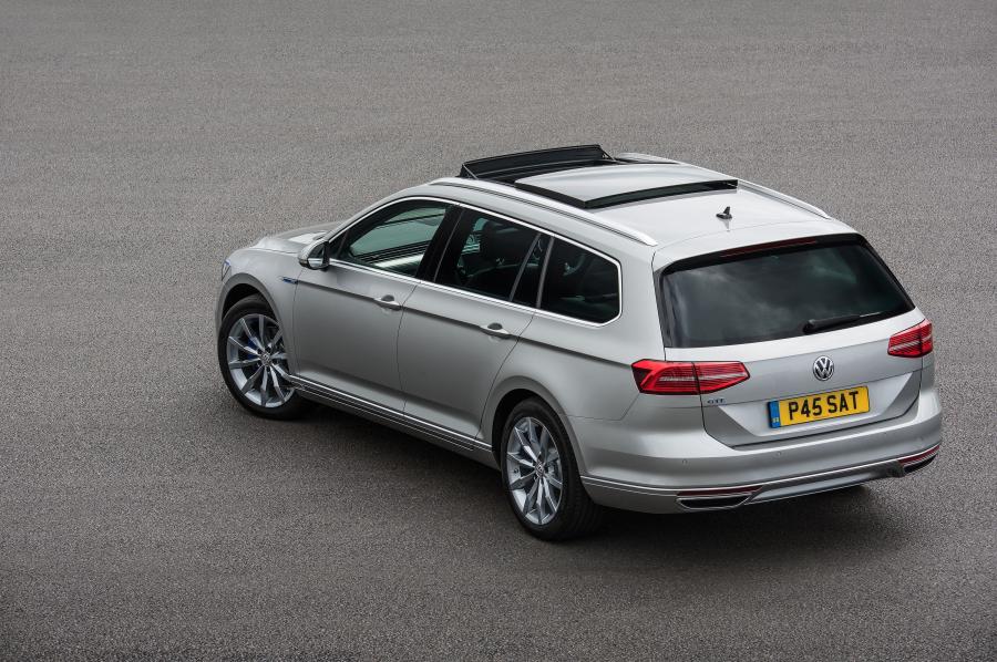  Volkswagen Passat Estate GTE 2016 года  (UK) (фото 25 из 30)